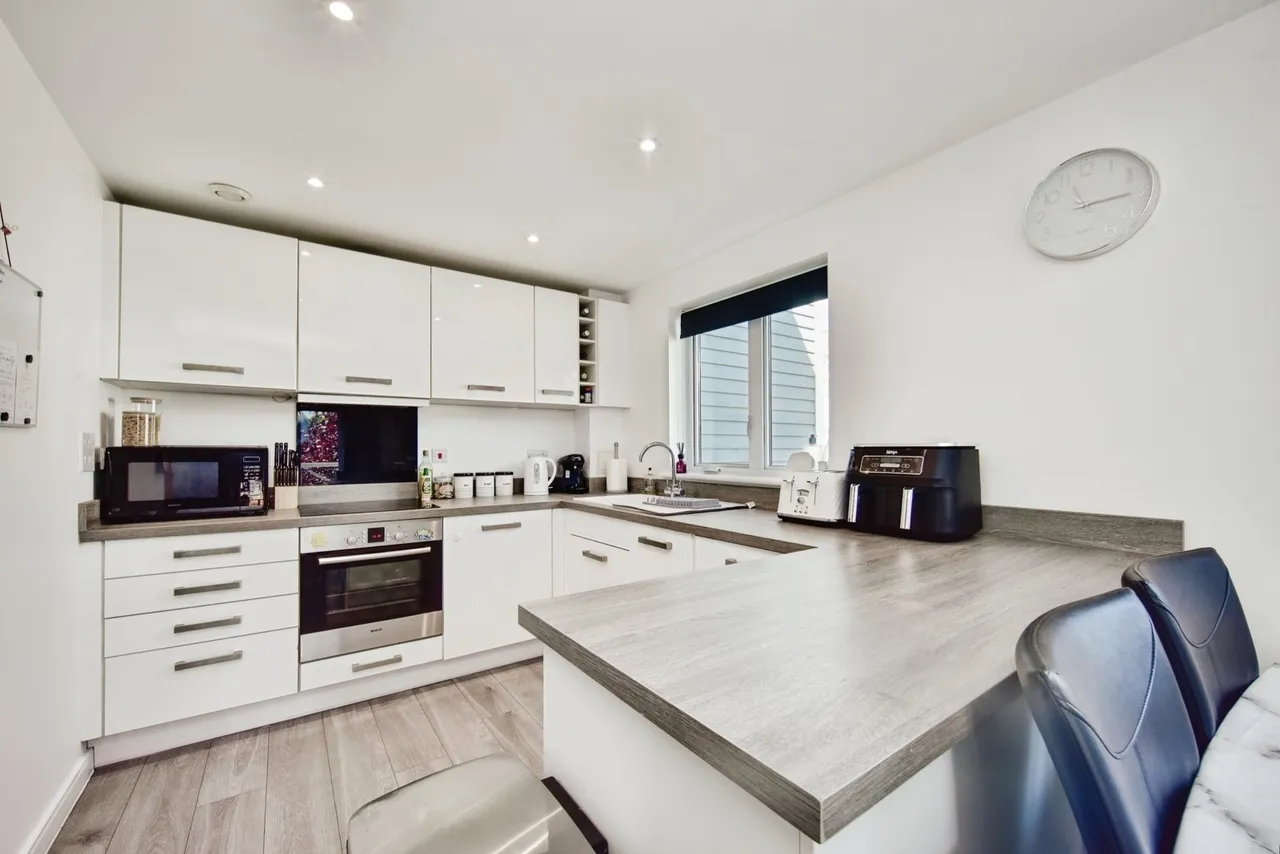 2 bed flat for sale, Poynder Drive, Snodland, ME6