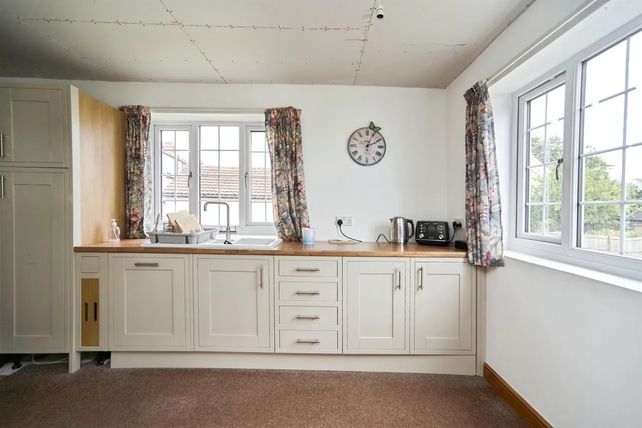 Silverdale Avenue, Guiseley, LS20, photo 4