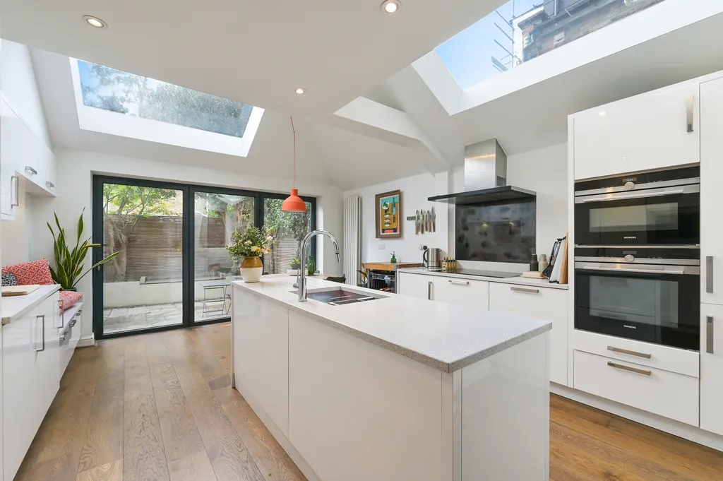 Disbrowe Road, London, W6, photo 2