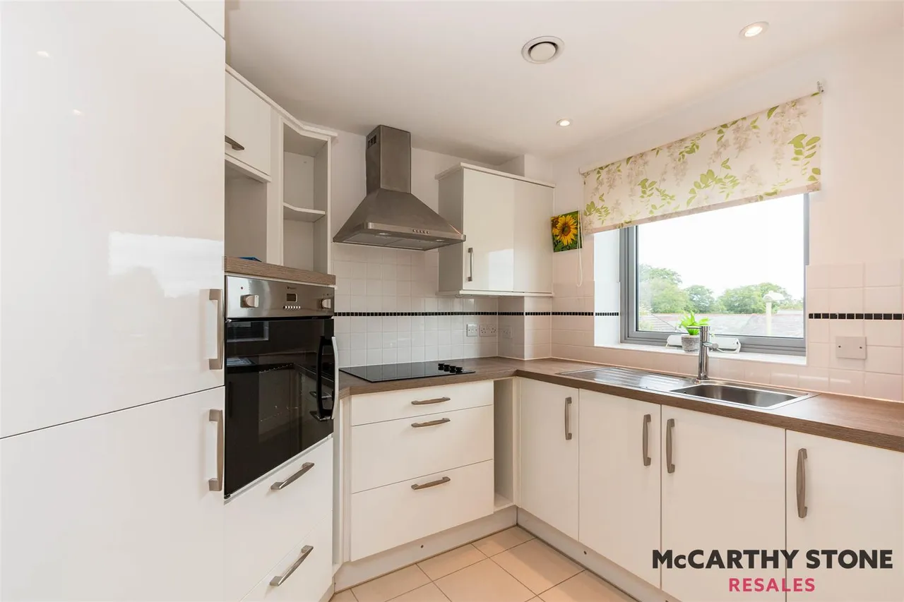 Kings Road, Fleet, GU51, photo 3