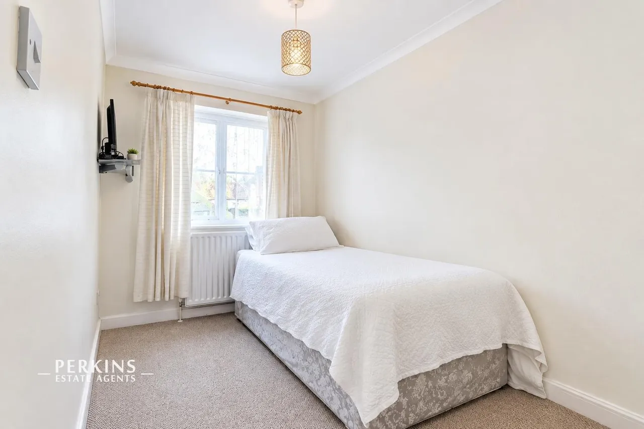 Costons Lane, Greenford, UB6, photo 5