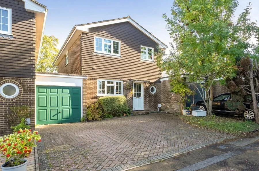 4 bed house for sale, Shepherds Mead, Burgess Hill, RH15