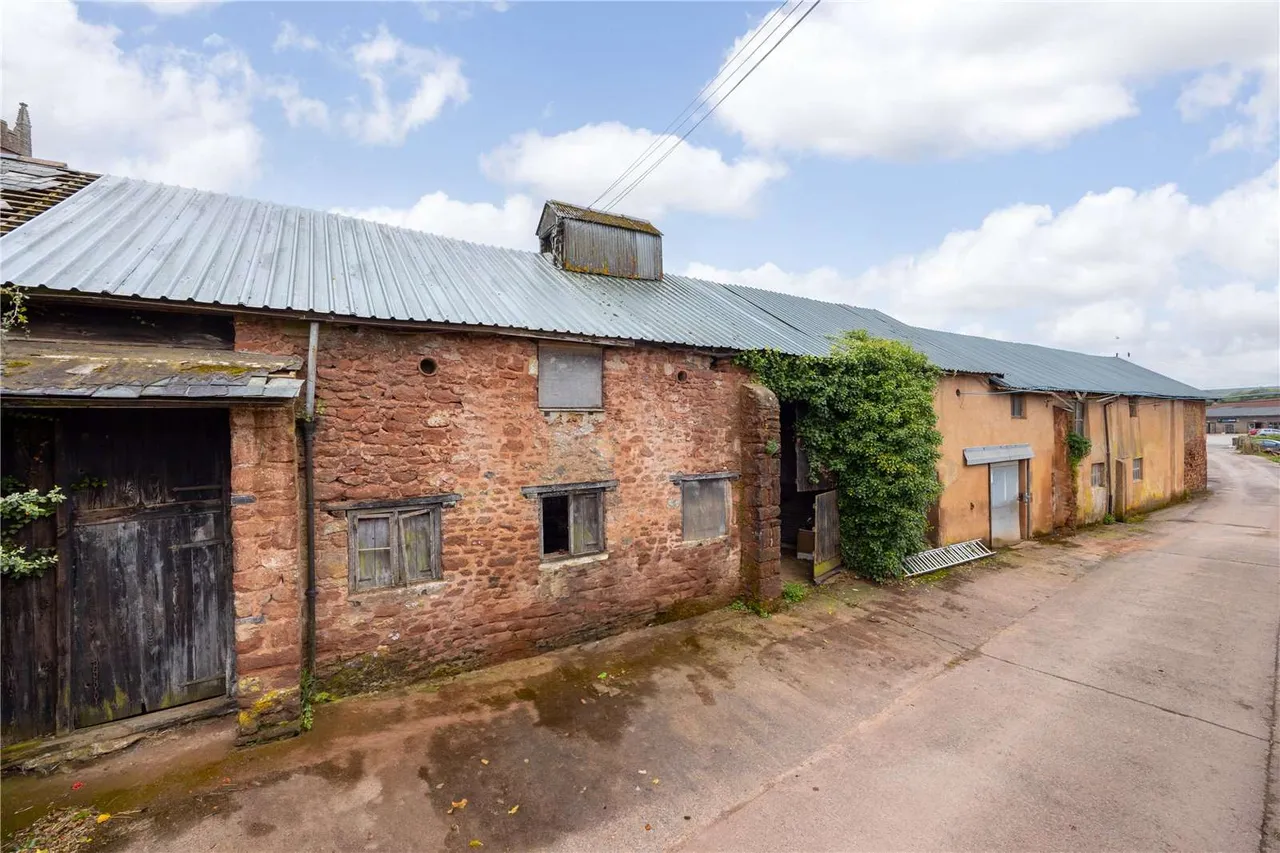 Halberton Court Farm, Halberton, Tiverton, EX16 7AW, photo 3