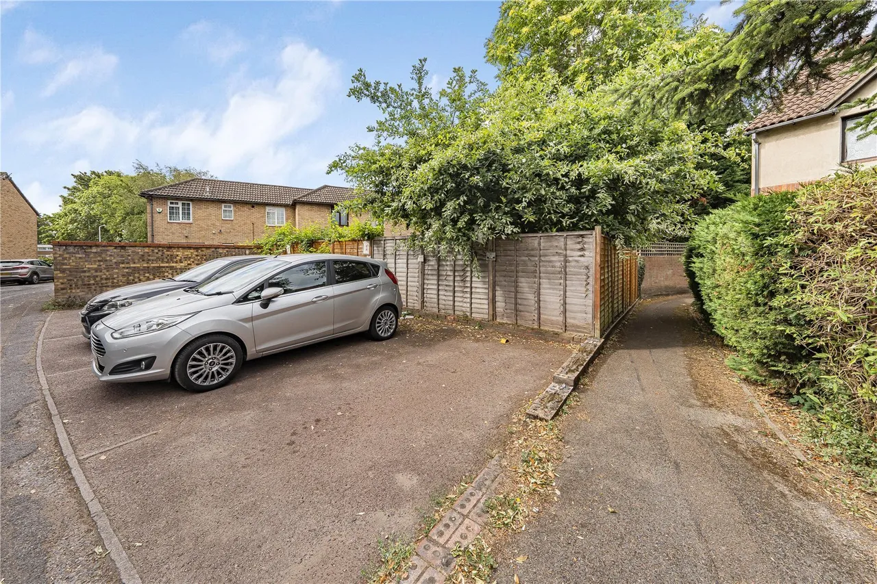 New Garden Drive, West Drayton, UB7, photo 2