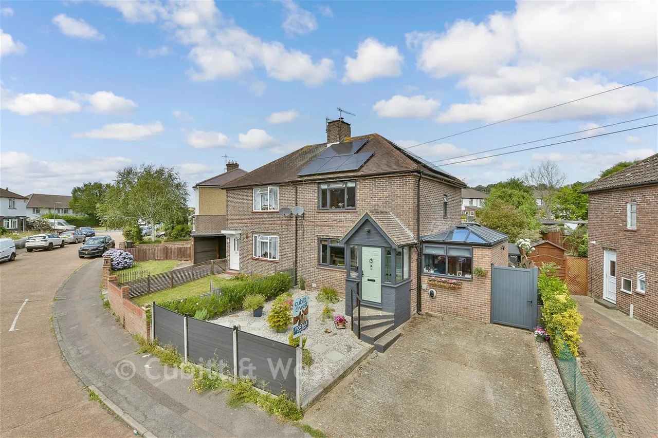 3 bed house for sale, Stuart Road, Reigate, RH2