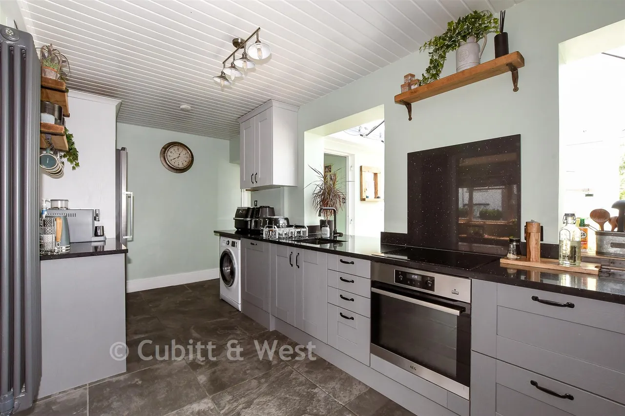 Stuart Road, Reigate, RH2, photo 9