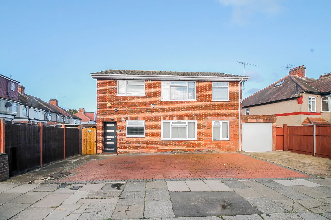 2 bed flat for sale, Portland Crescent, Greenford, UB6