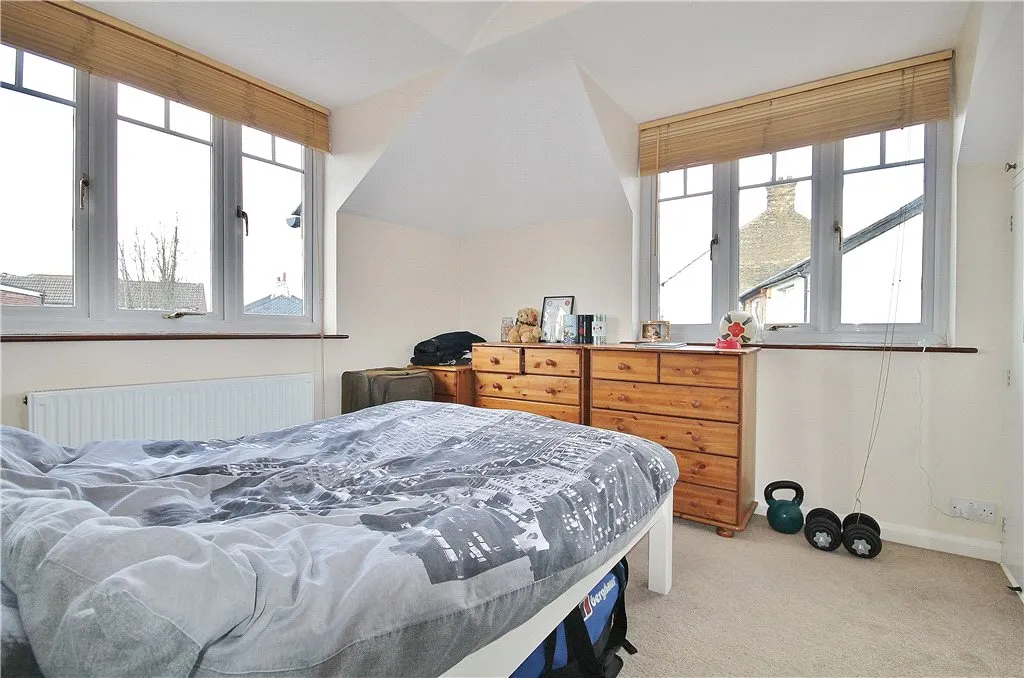 Broadway, Knaphill, GU21, photo 4