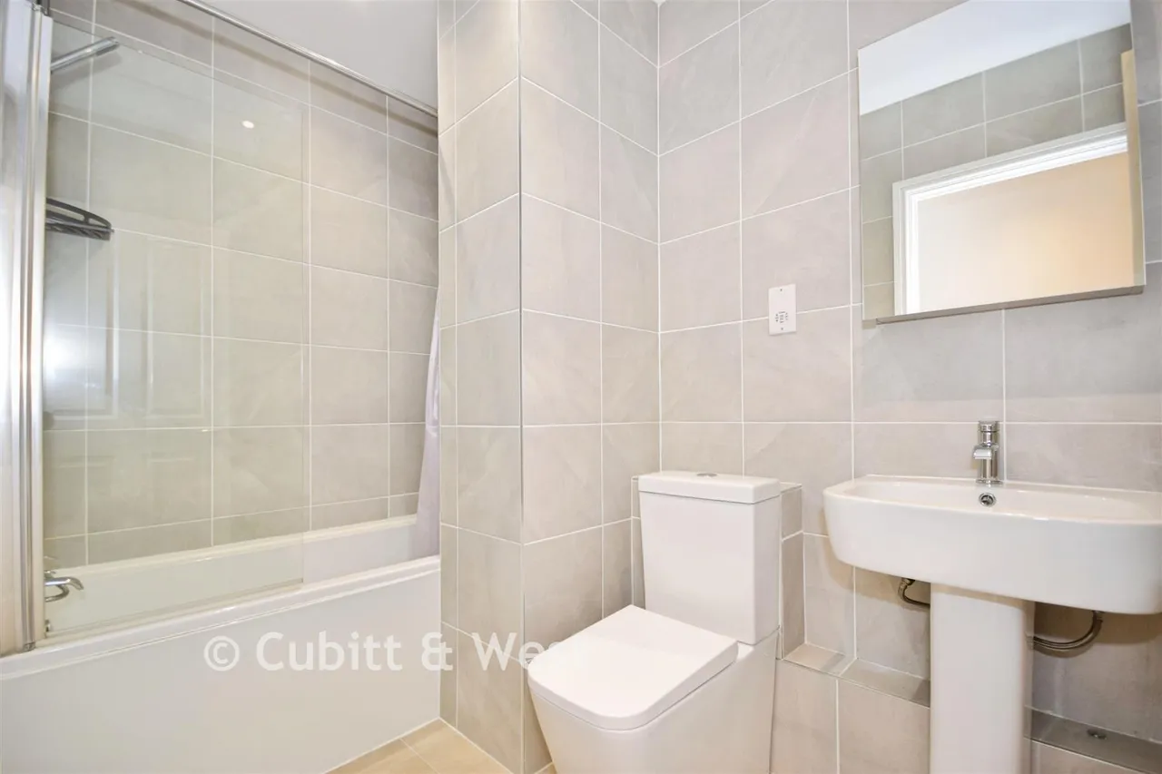 Wood Street, East Grinstead, RH19, photo 8