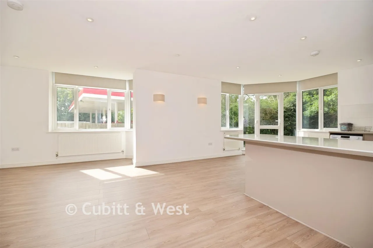 Wood Street, East Grinstead, RH19, photo 3