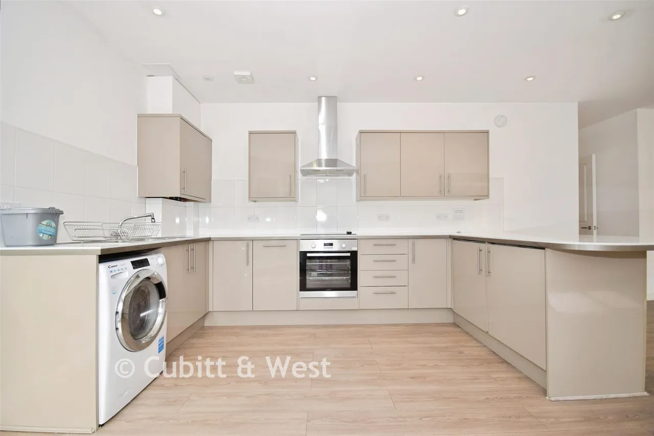 Wood Street, East Grinstead, RH19, photo 2