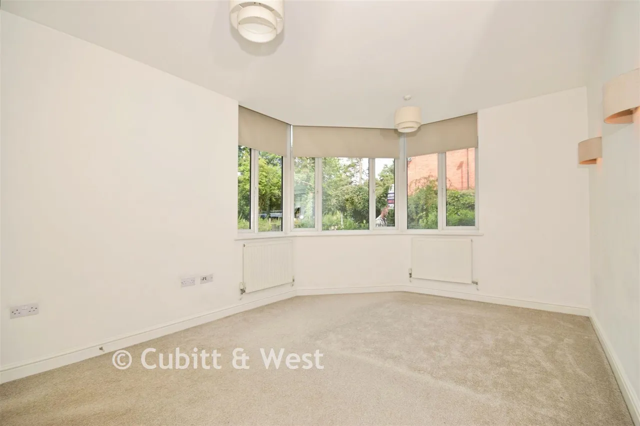 Wood Street, East Grinstead, RH19, photo 4