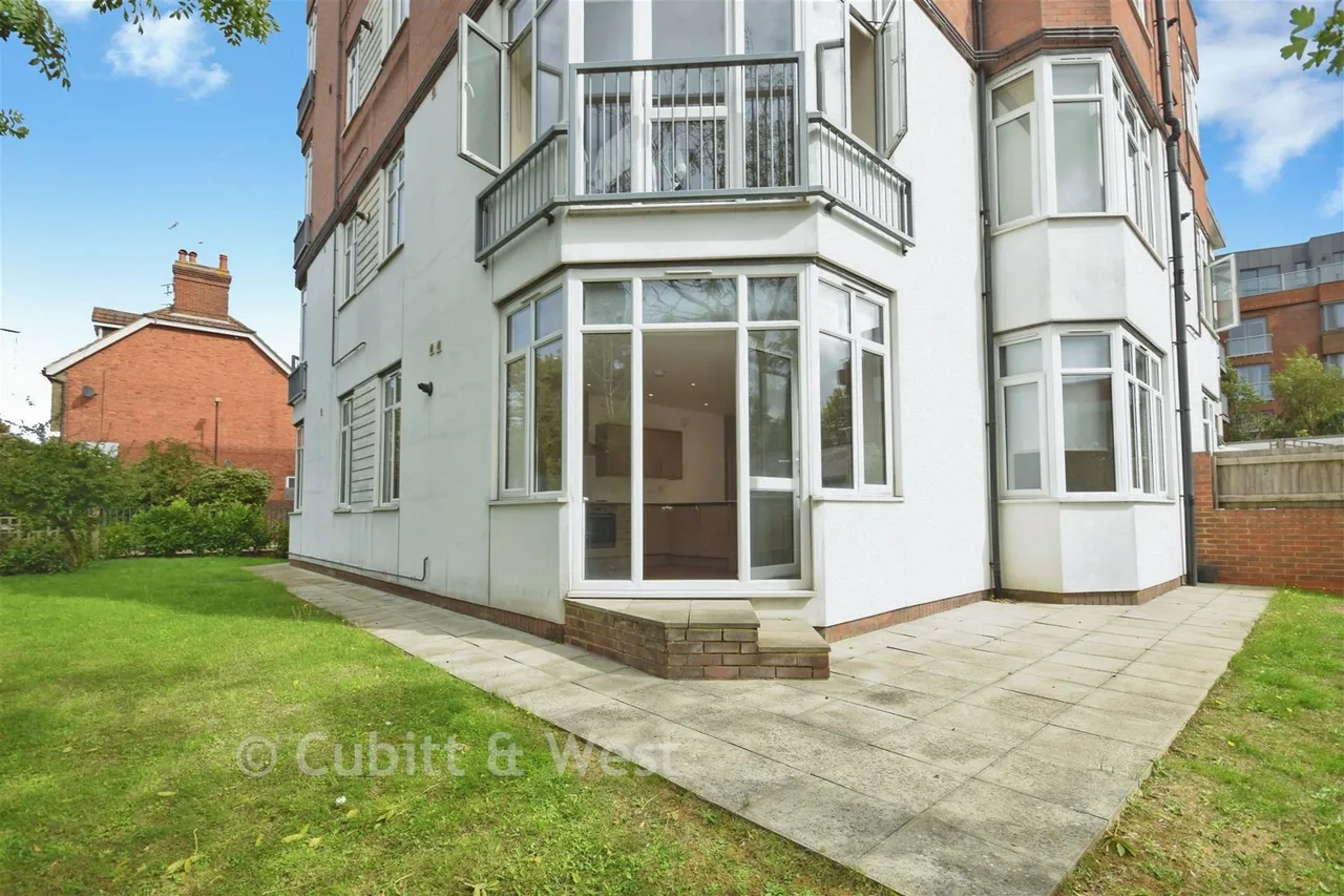 Wood Street, East Grinstead, RH19, photo 9