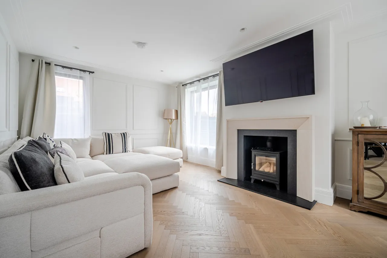 Barons Drive, Cranleigh, GU6, photo 3