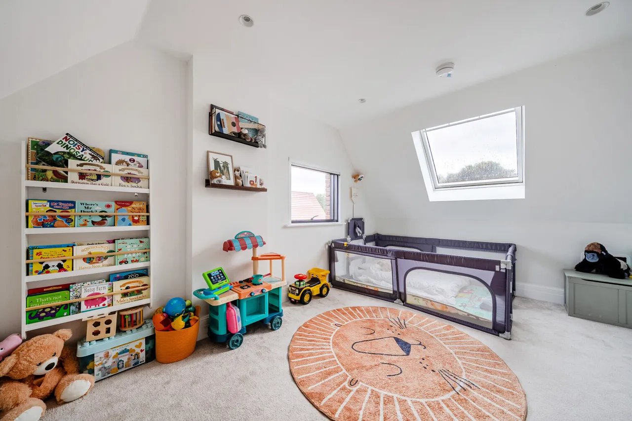 Barons Drive, Cranleigh, GU6, photo 17