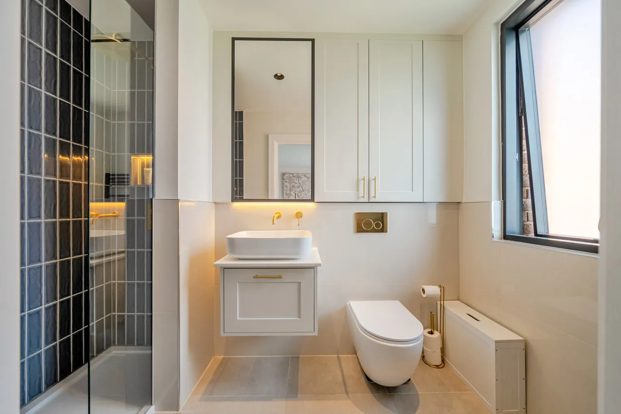 Barons Drive, Cranleigh, GU6, photo 13