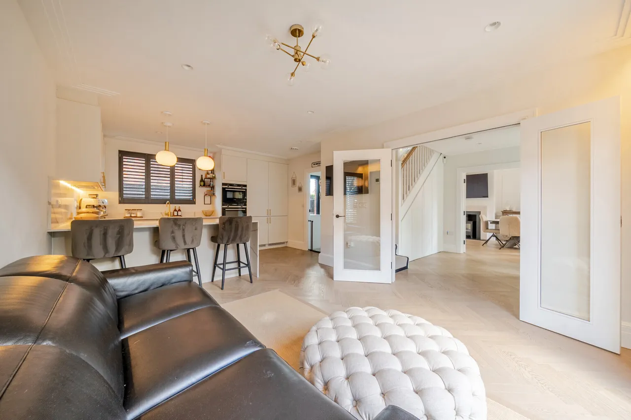 Barons Drive, Cranleigh, GU6, photo 5