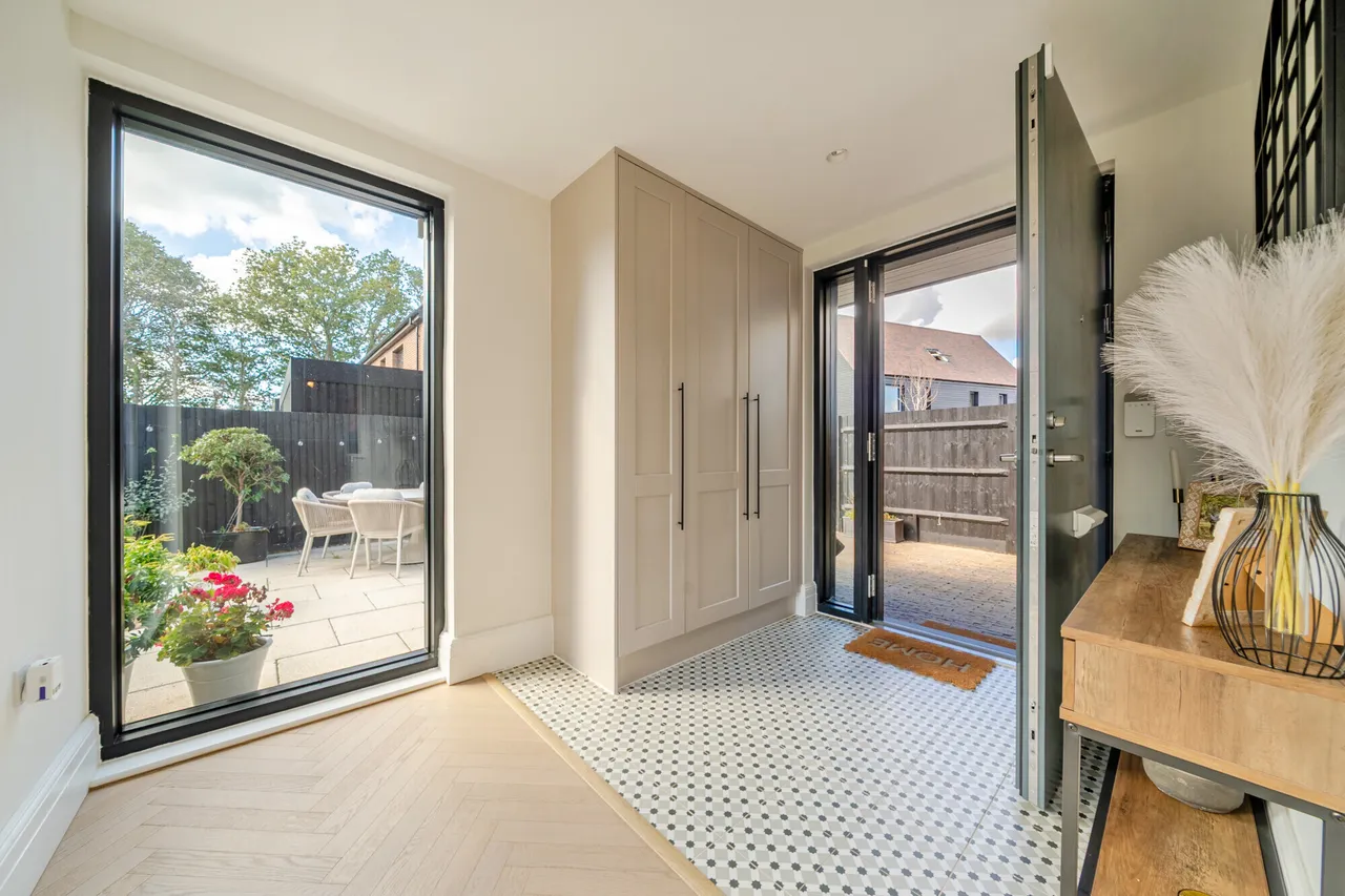 Barons Drive, Cranleigh, GU6, photo 19