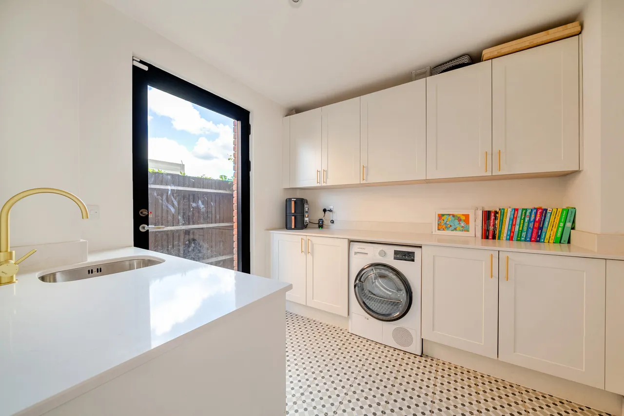 Barons Drive, Cranleigh, GU6, photo 18