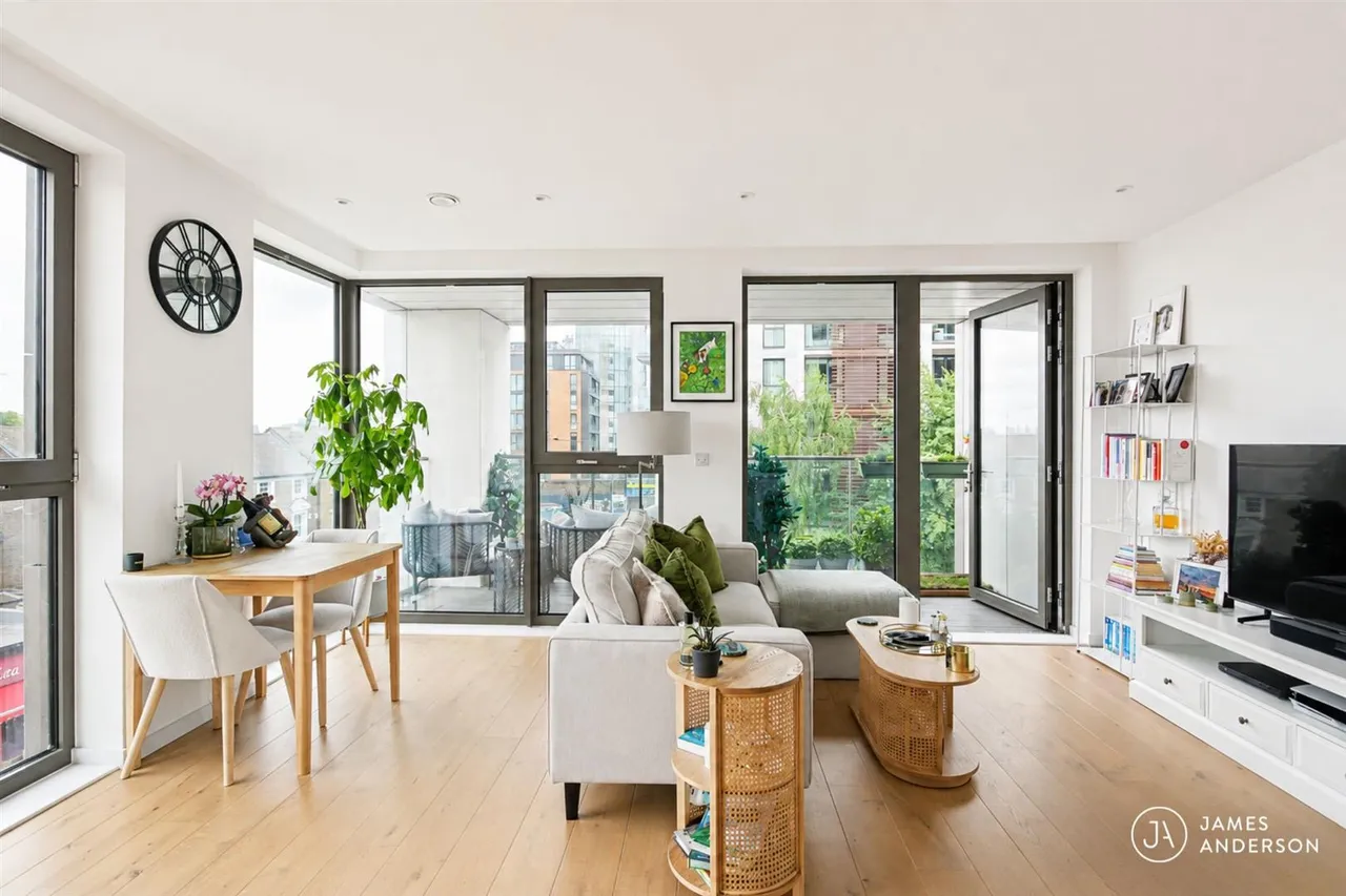 2 bed flat for sale, Upper Richmond Road, London, SW15