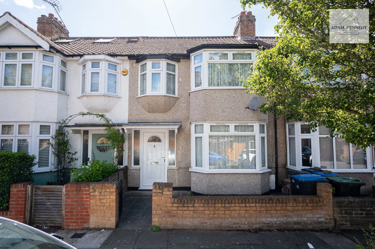 3 bed house for sale — 5 Salmons Road, London, N9 7JT