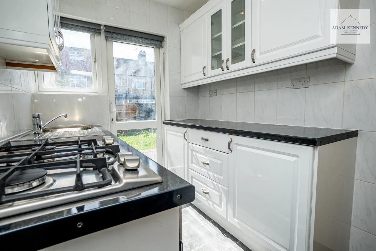 5 Salmons Road, London, N9 7JT, photo 9
