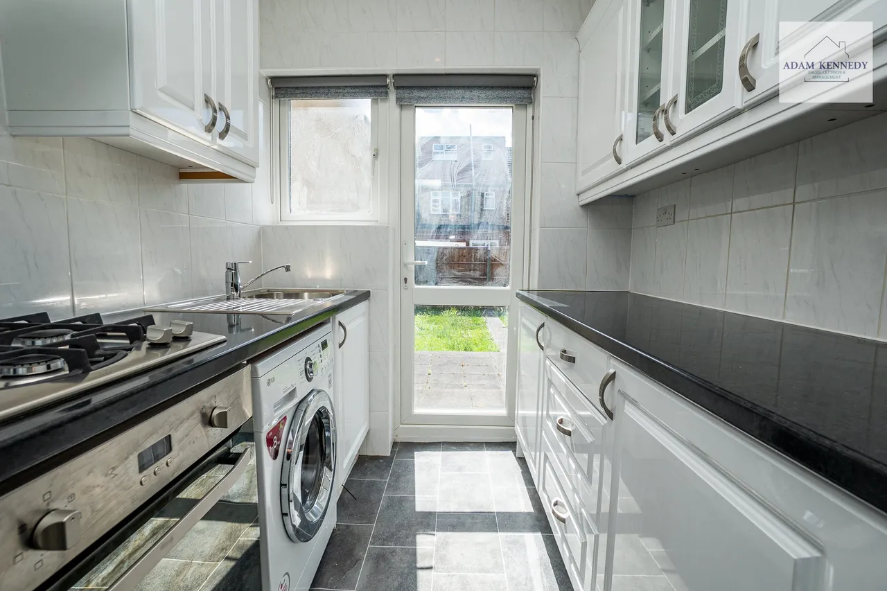 5 Salmons Road, London, N9 7JT, photo 10
