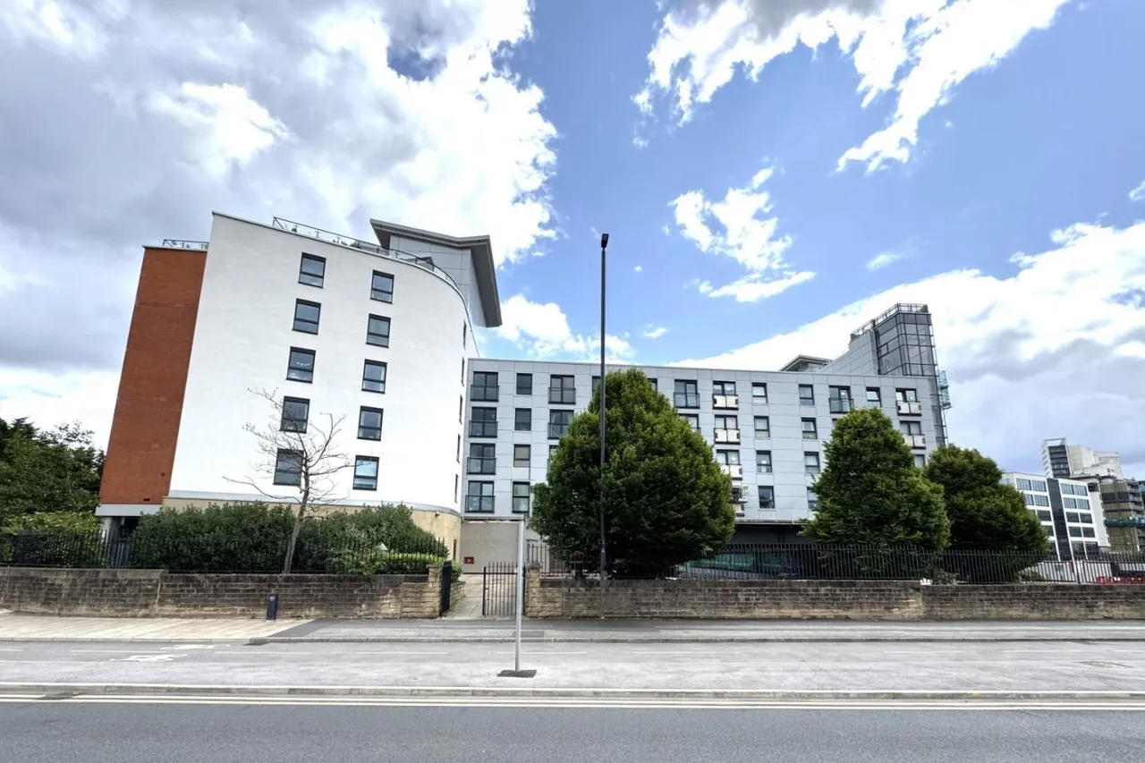 1 bed flat for sale, Armouries Way, Leeds, LS10