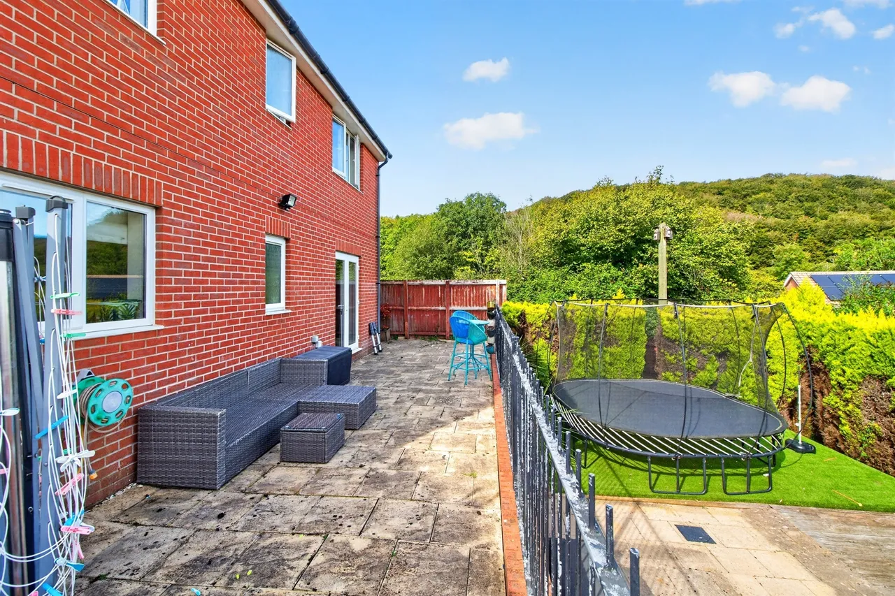 Clos Ysgallen Cardiff, CF15, photo 18