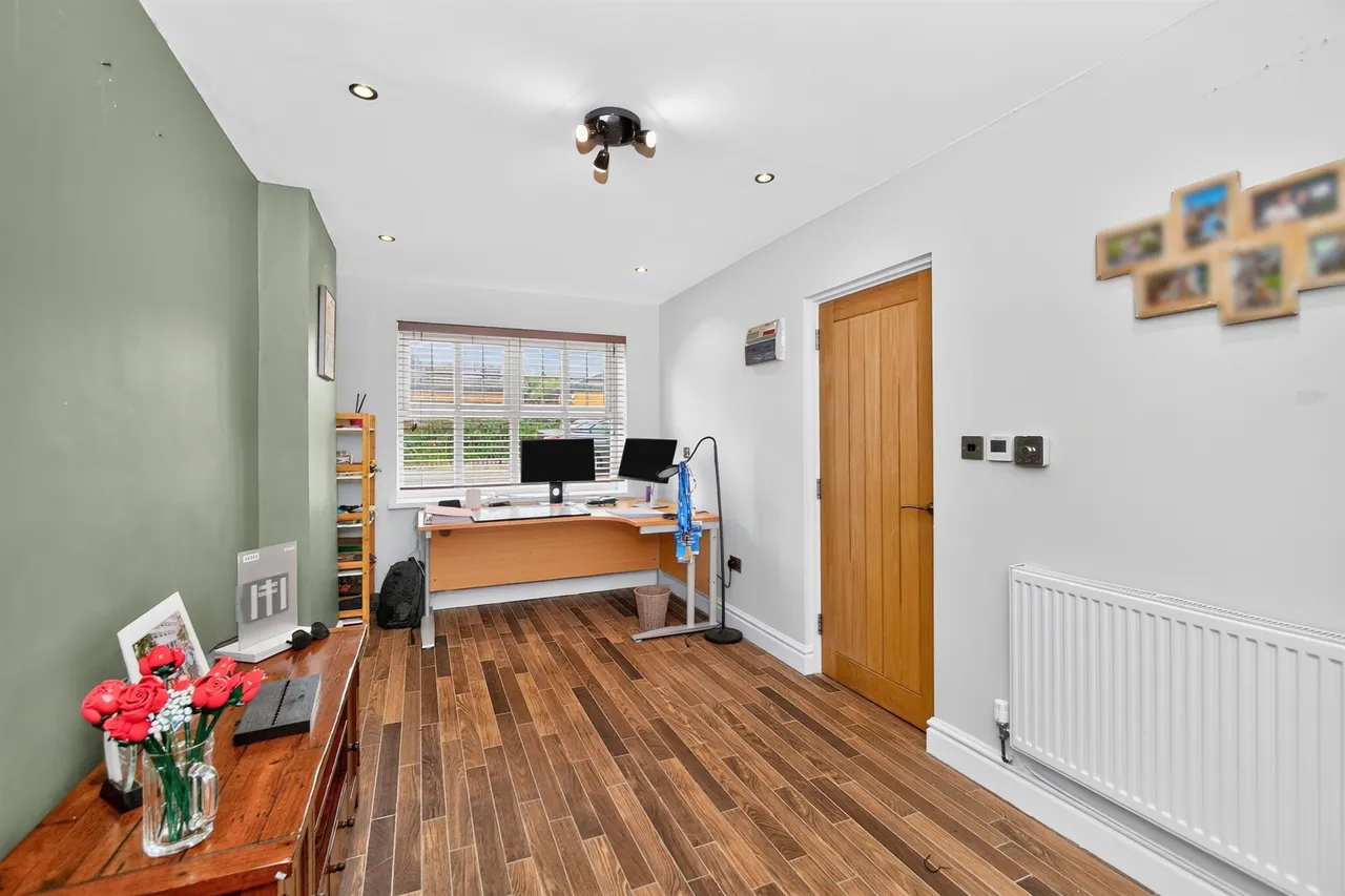 Clos Ysgallen Cardiff, CF15, photo 8