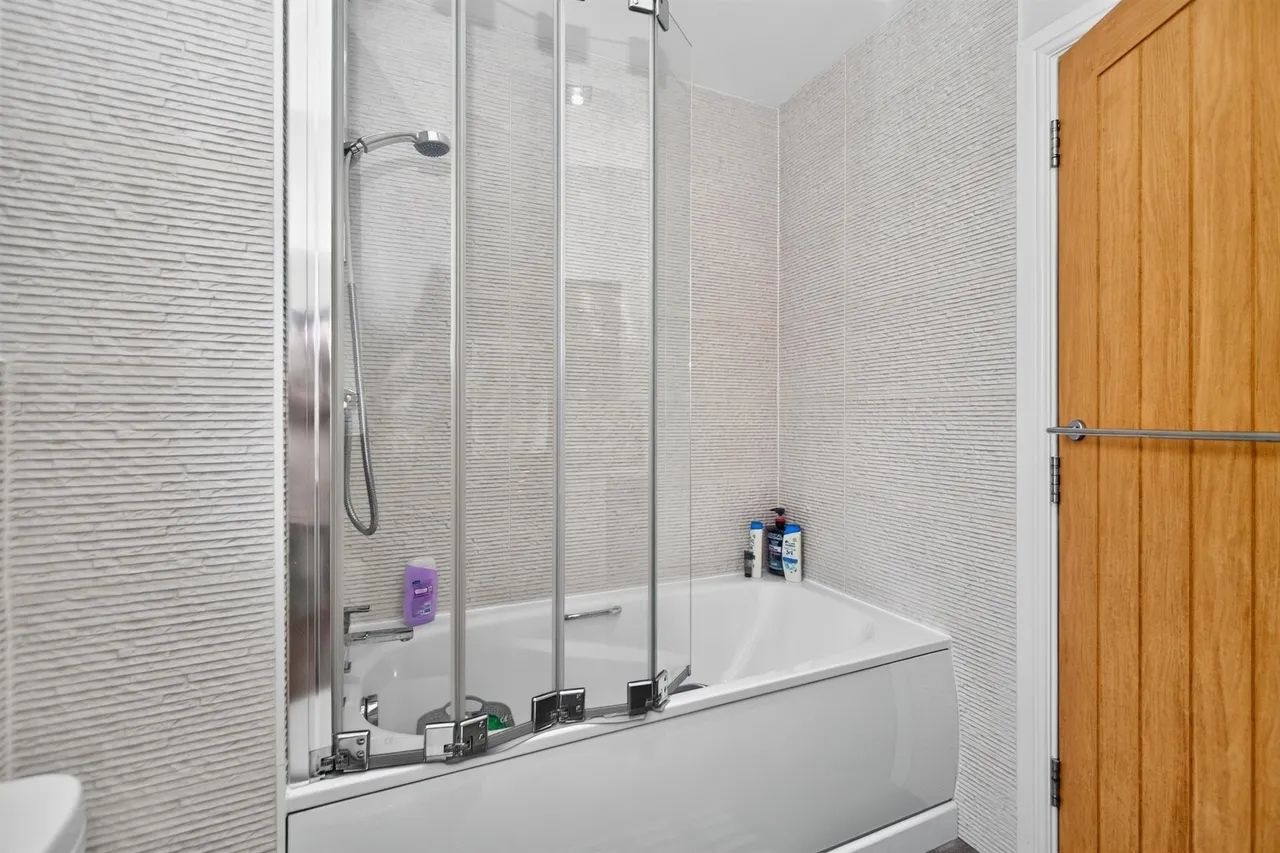 Clos Ysgallen Cardiff, CF15, photo 15