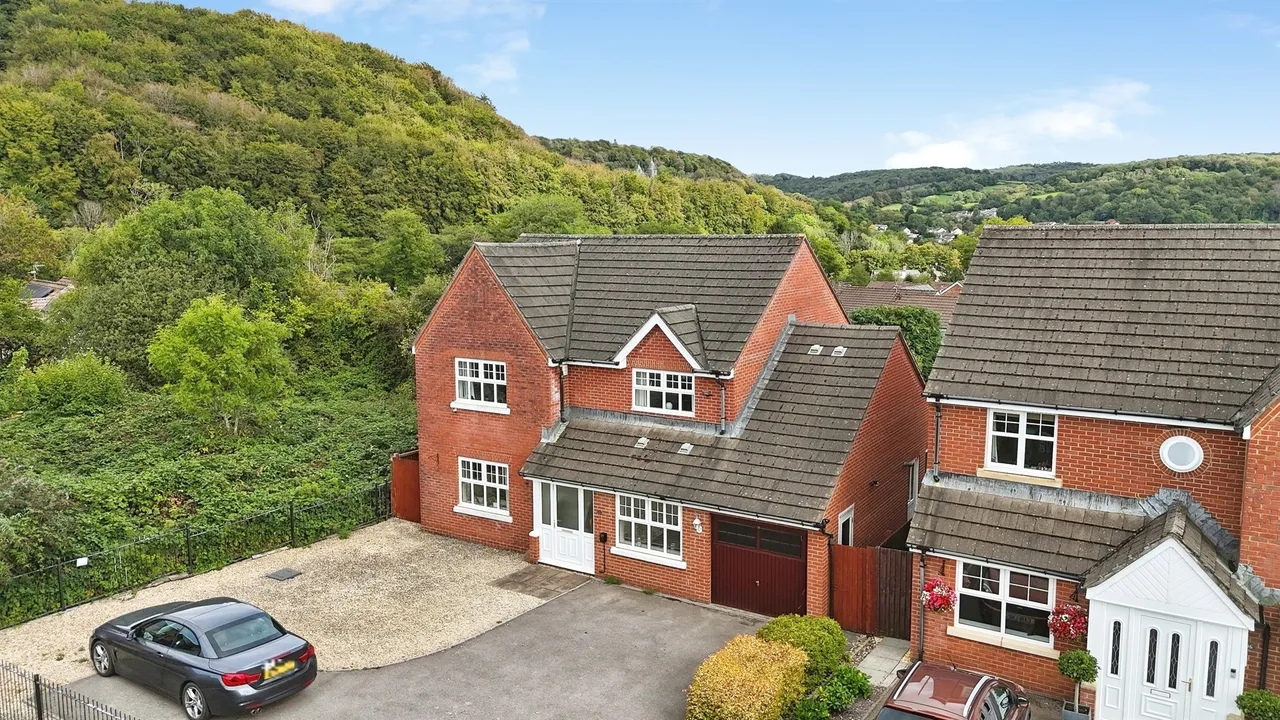 Clos Ysgallen Cardiff, CF15, photo 22