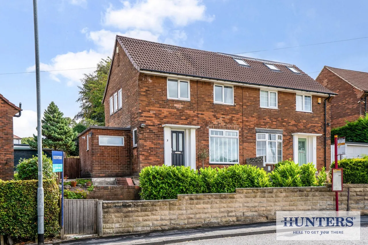 2 bed house for sale — Woodnook Drive, Leeds