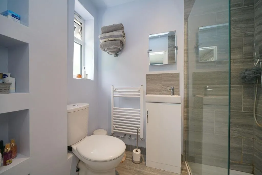 Wood End, Park Street, AL2, photo 12
