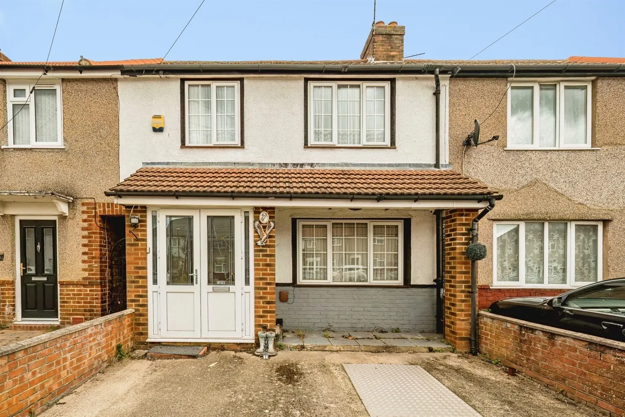 3 bed house for sale — Broadmark Road, Slough