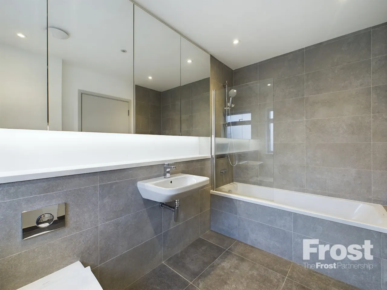 Denham, Uxbridge, photo 3