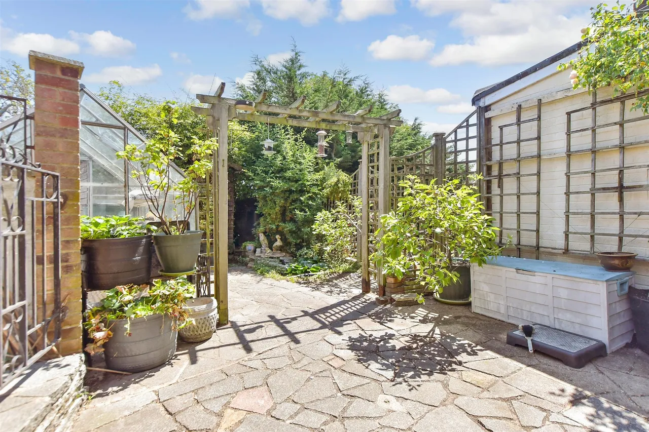 Chaseside Close, Romford, RM1, photo 12