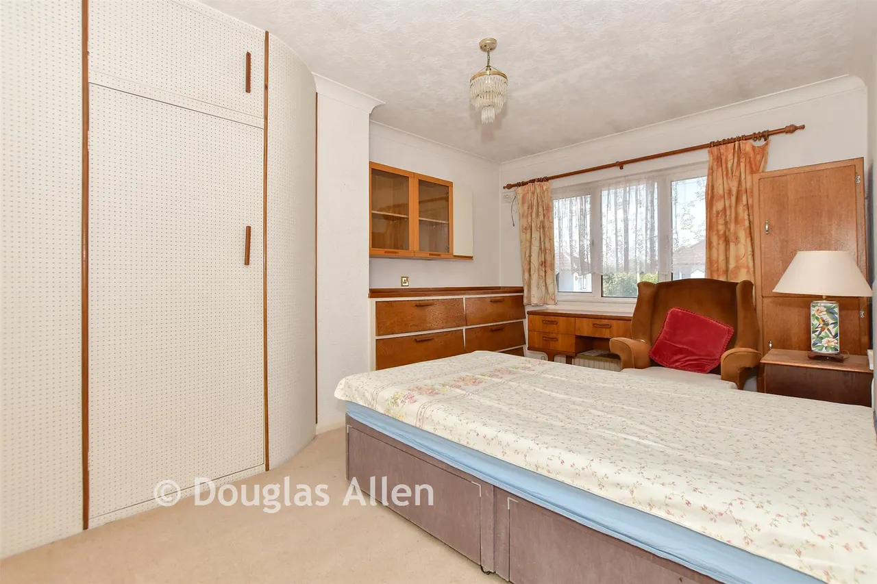 Chaseside Close, Romford, RM1, photo 9
