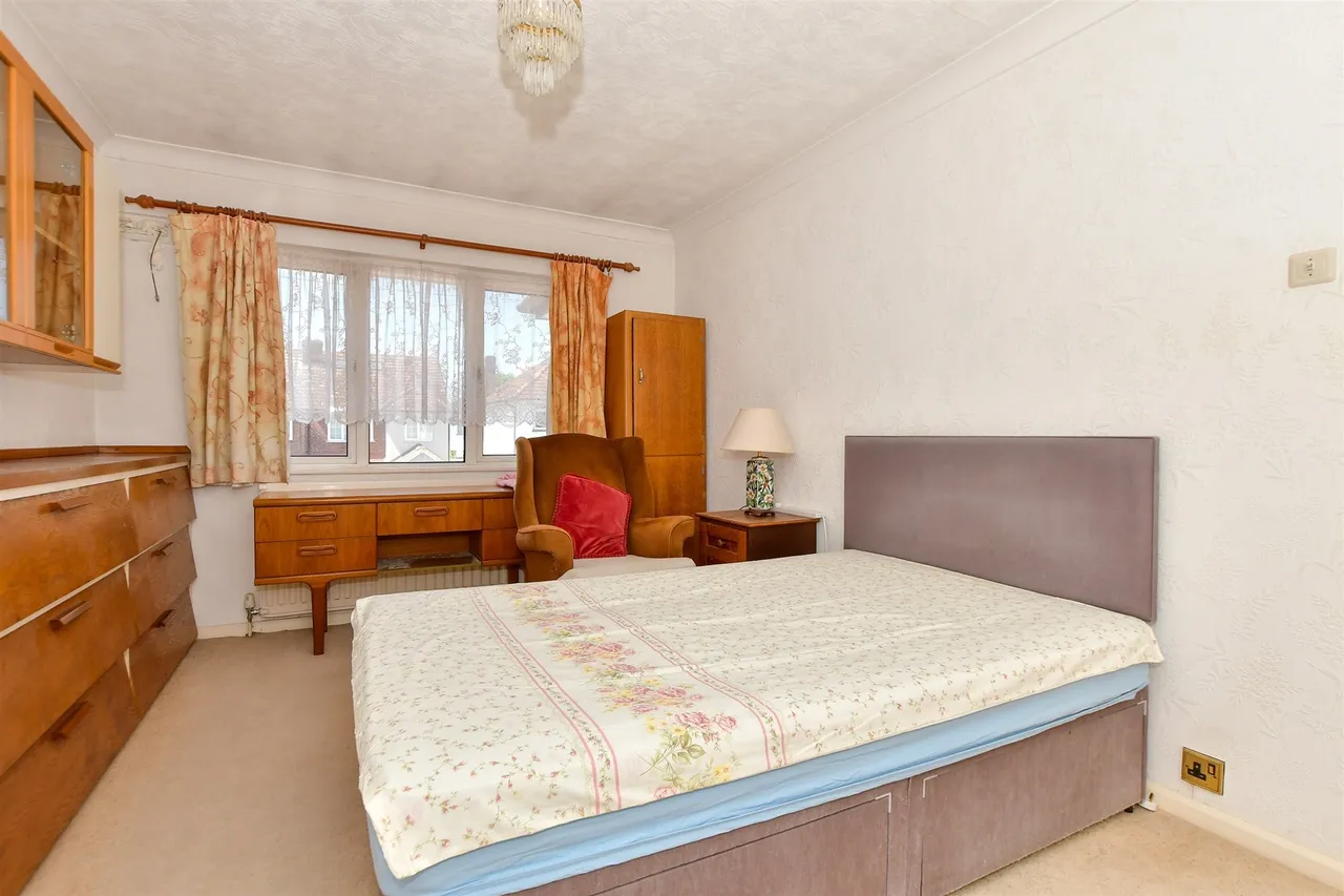 Chaseside Close, Romford, RM1, photo 8