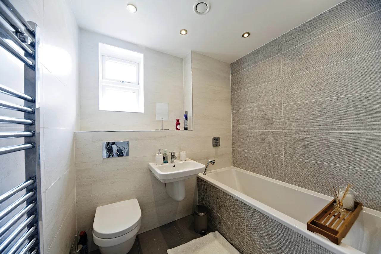 Woodcote Valley Road, Purley, CR8, photo 11