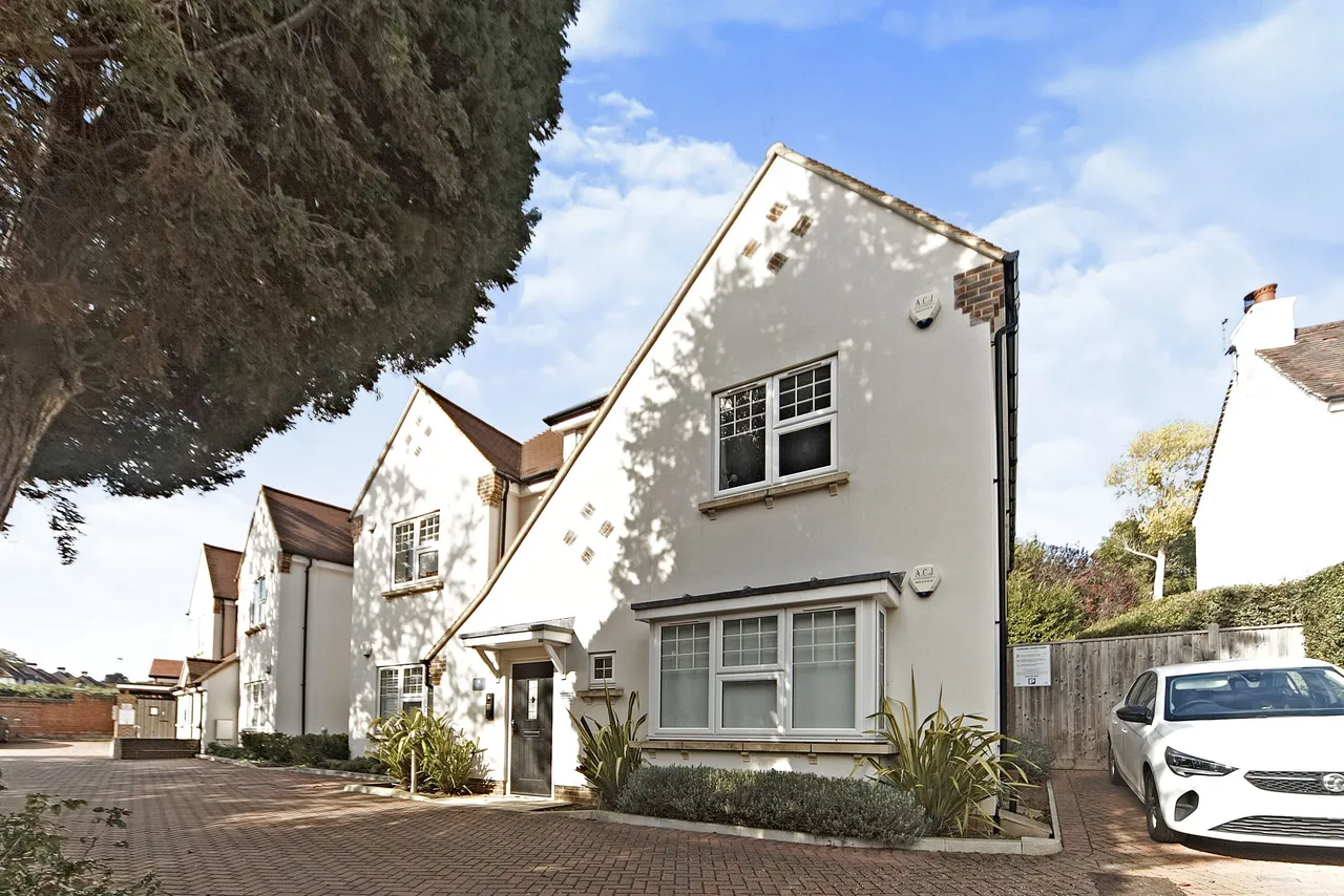 2 bed flat for sale — Woodcote Valley Road, Purley, CR8