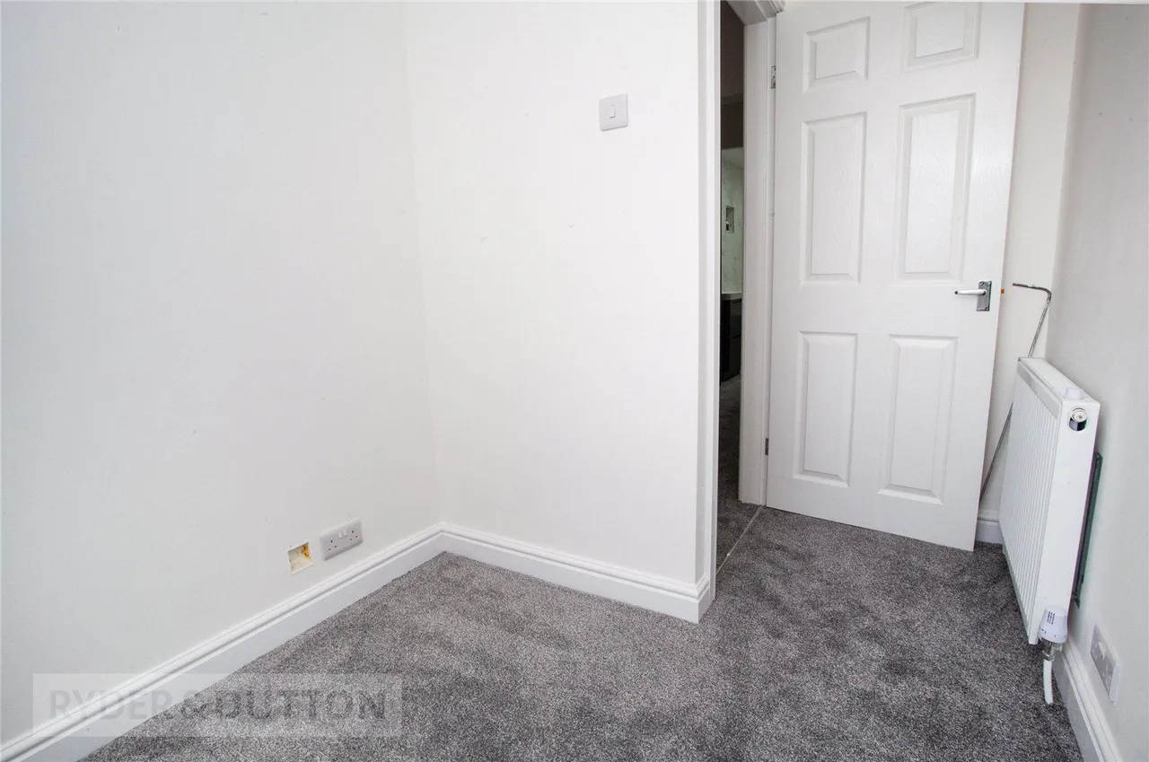 Clarendon Street, Lowerplace, OL16, photo 17