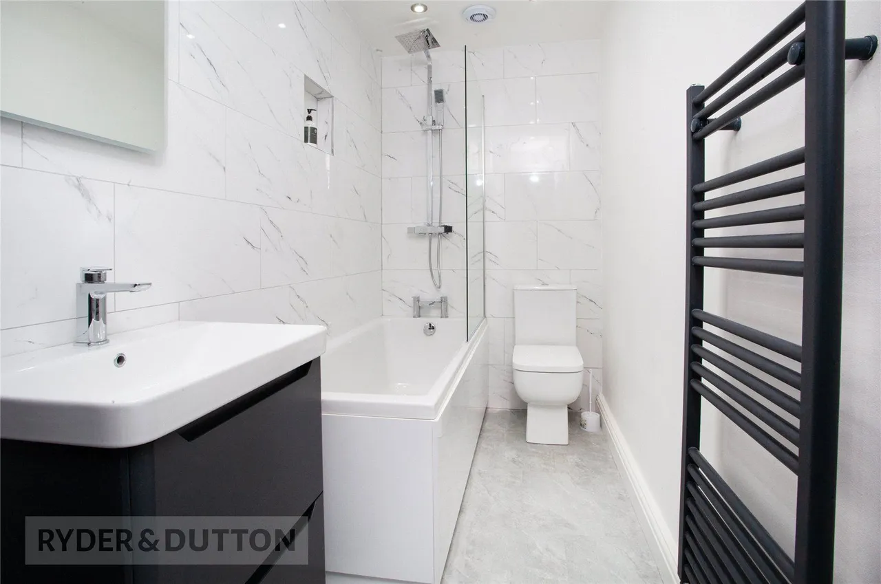 Clarendon Street, Lowerplace, OL16, photo 8