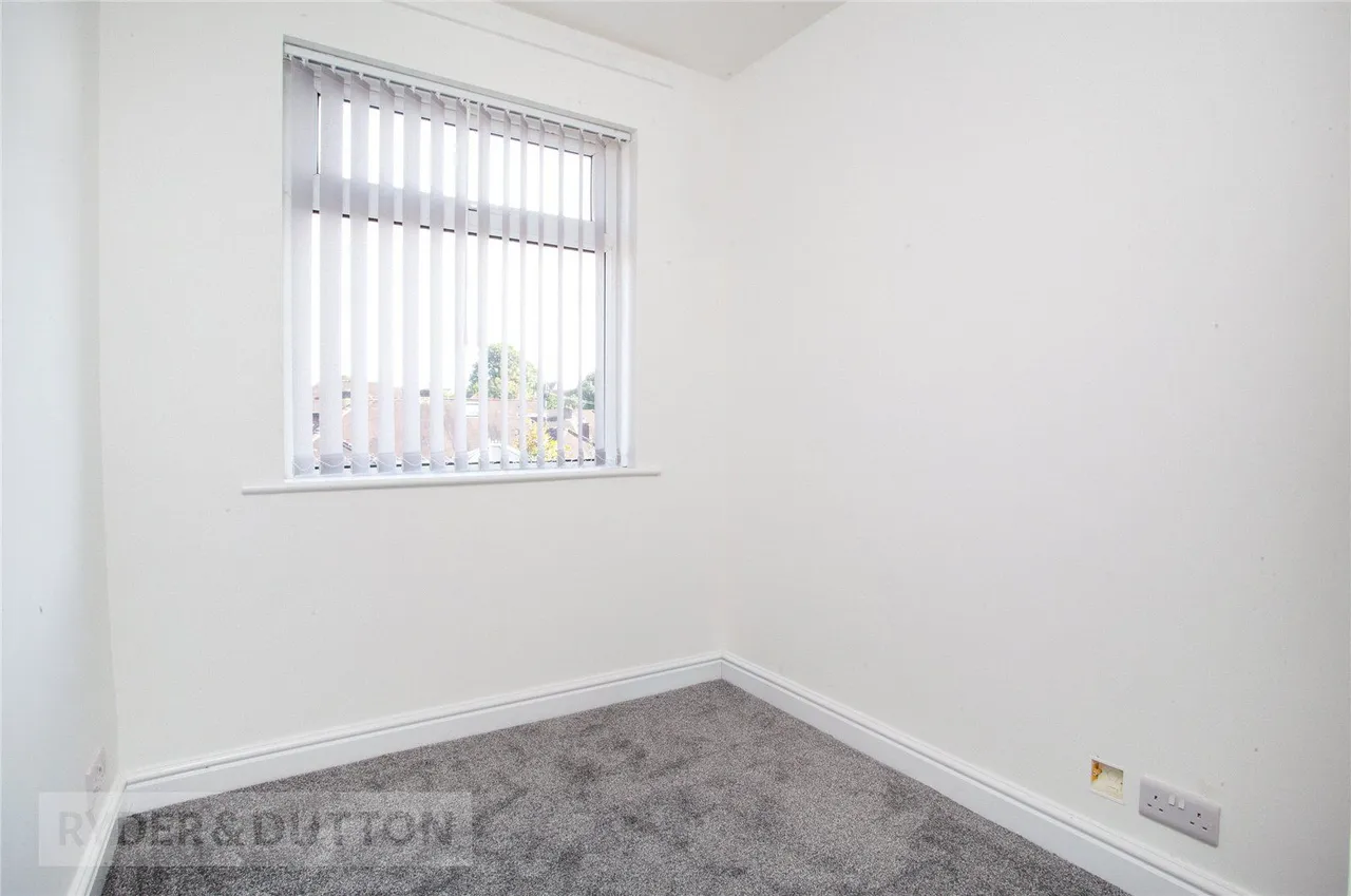 Clarendon Street, Lowerplace, OL16, photo 7