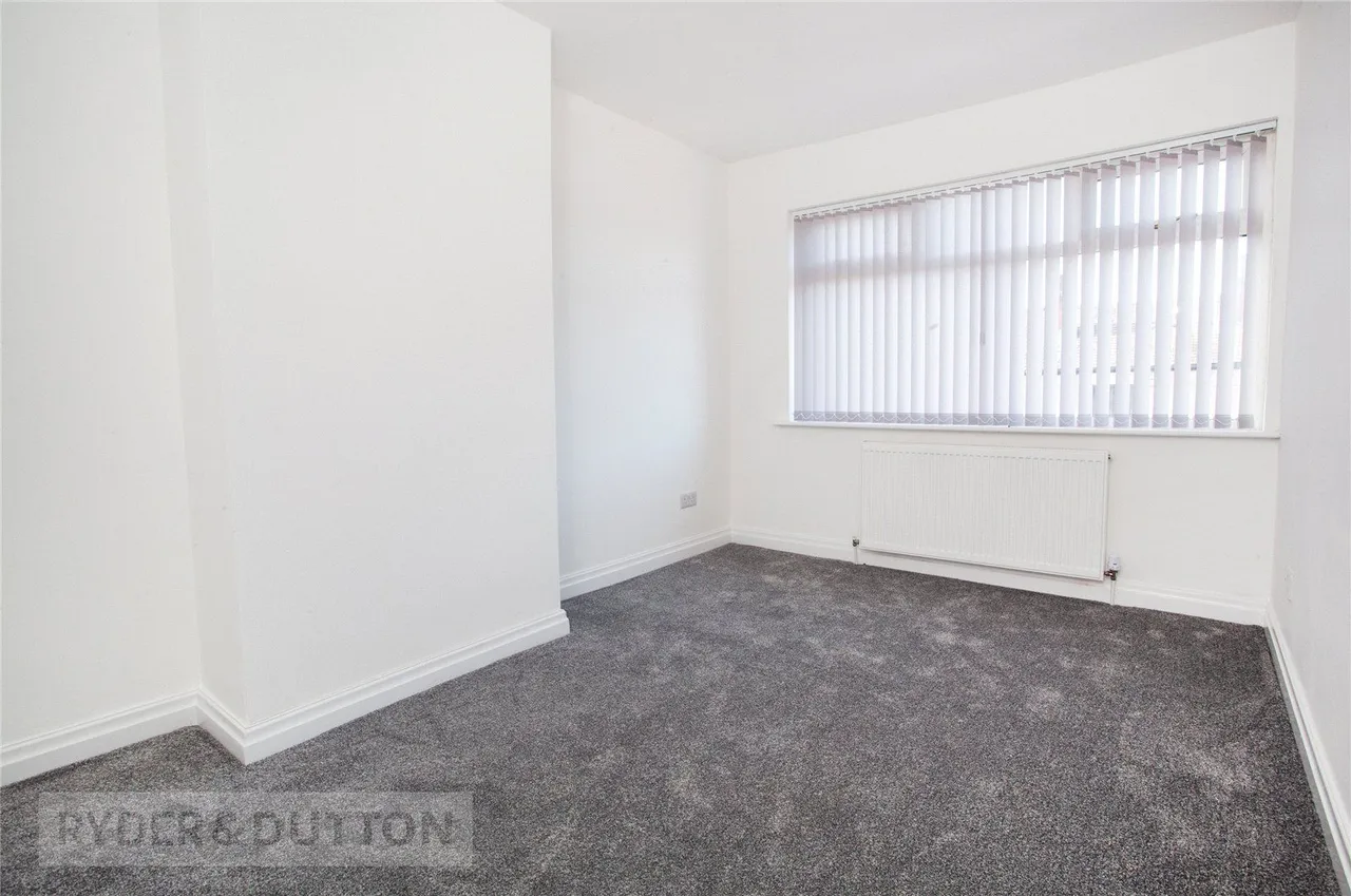 Clarendon Street, Lowerplace, OL16, photo 5