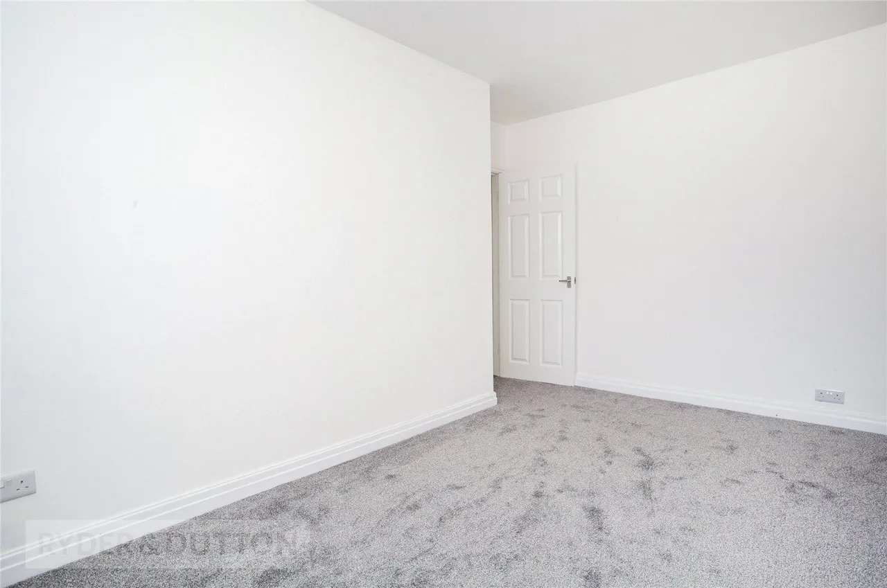 Clarendon Street, Lowerplace, OL16, photo 14