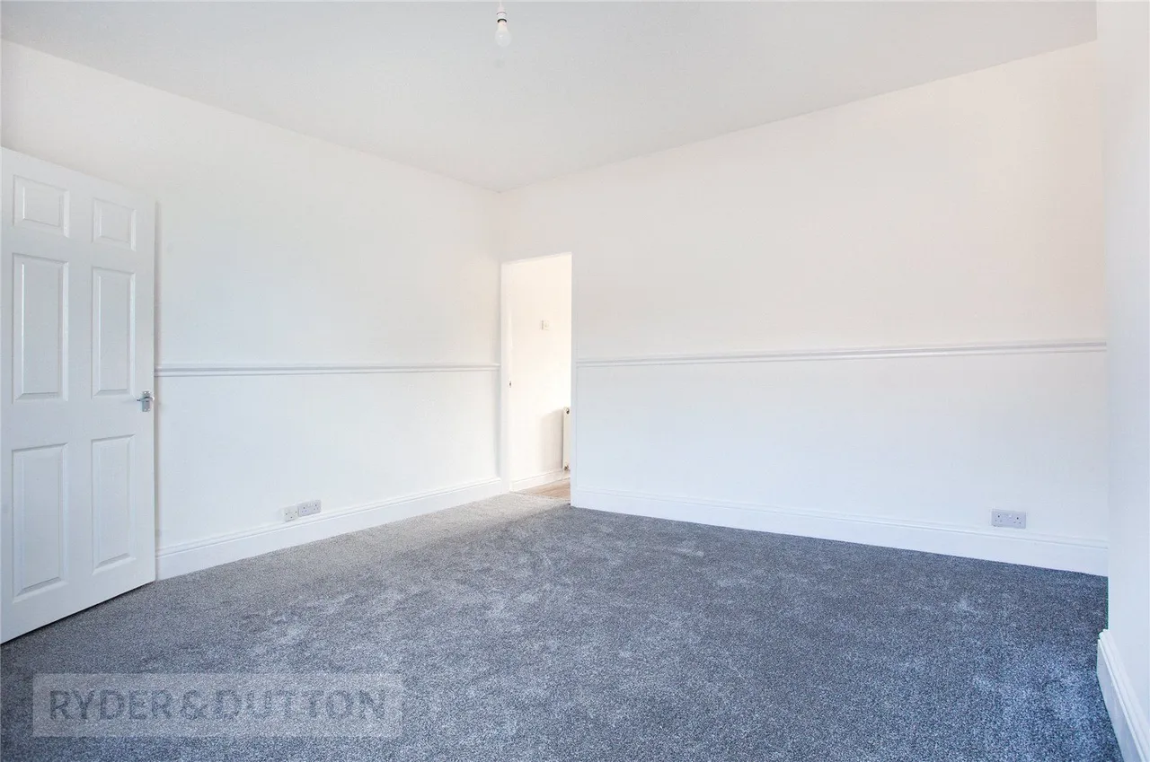 Clarendon Street, Lowerplace, OL16, photo 4