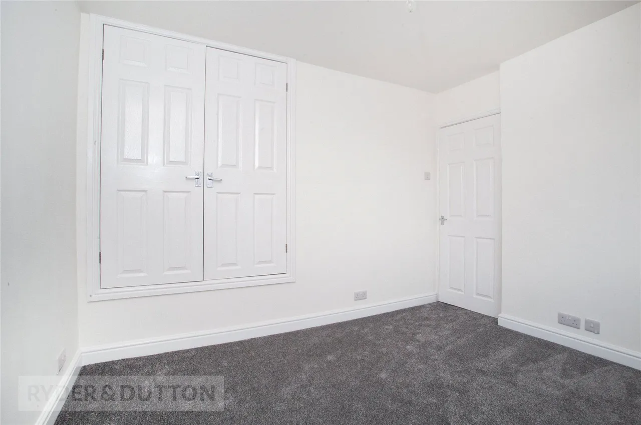 Clarendon Street, Lowerplace, OL16, photo 16