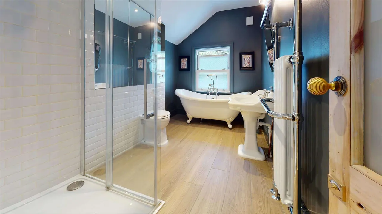 Meadow Road, Loughton, photo 8