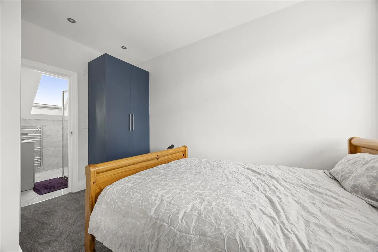 Manston Avenue, Norwood Green, photo 11